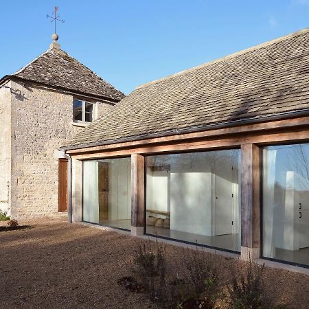High Cogges Farm Holiday Cottages - The Cart Shed วิทนีย์ ภายนอก รูปภาพ