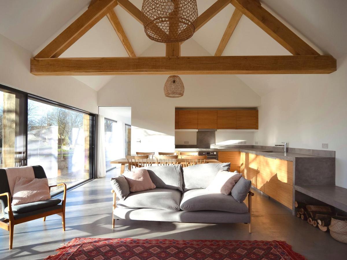 High Cogges Farm Holiday Cottages - The Cart Shed วิทนีย์ ภายนอก รูปภาพ